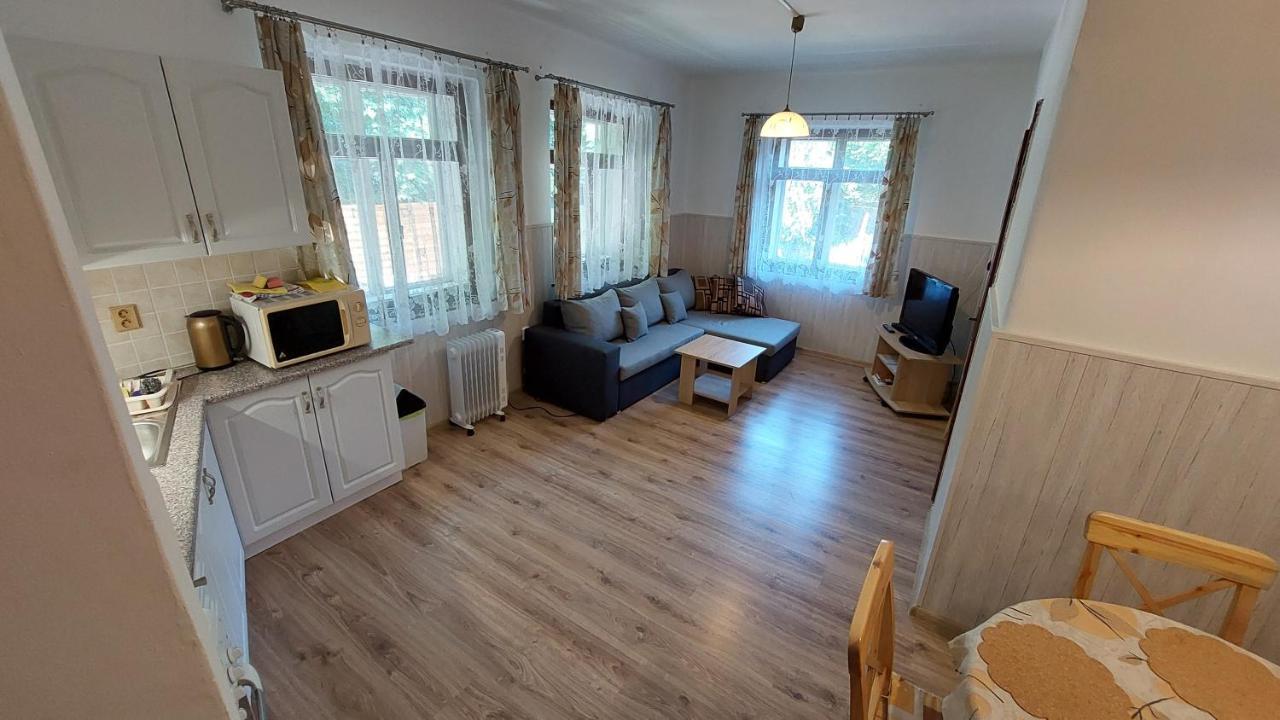 Ubytovani Pod Hradbami Nove Mesto nad Metuji Ngoại thất bức ảnh